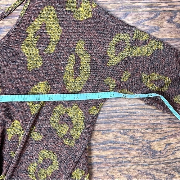 Boutique Rust Leopard Catimal Criss Cross Knotted Pull On Long Sleeve Top Small - Picture 12 of 15